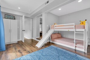 2 bedrooms, desk, iron/ironing board, free WiFi