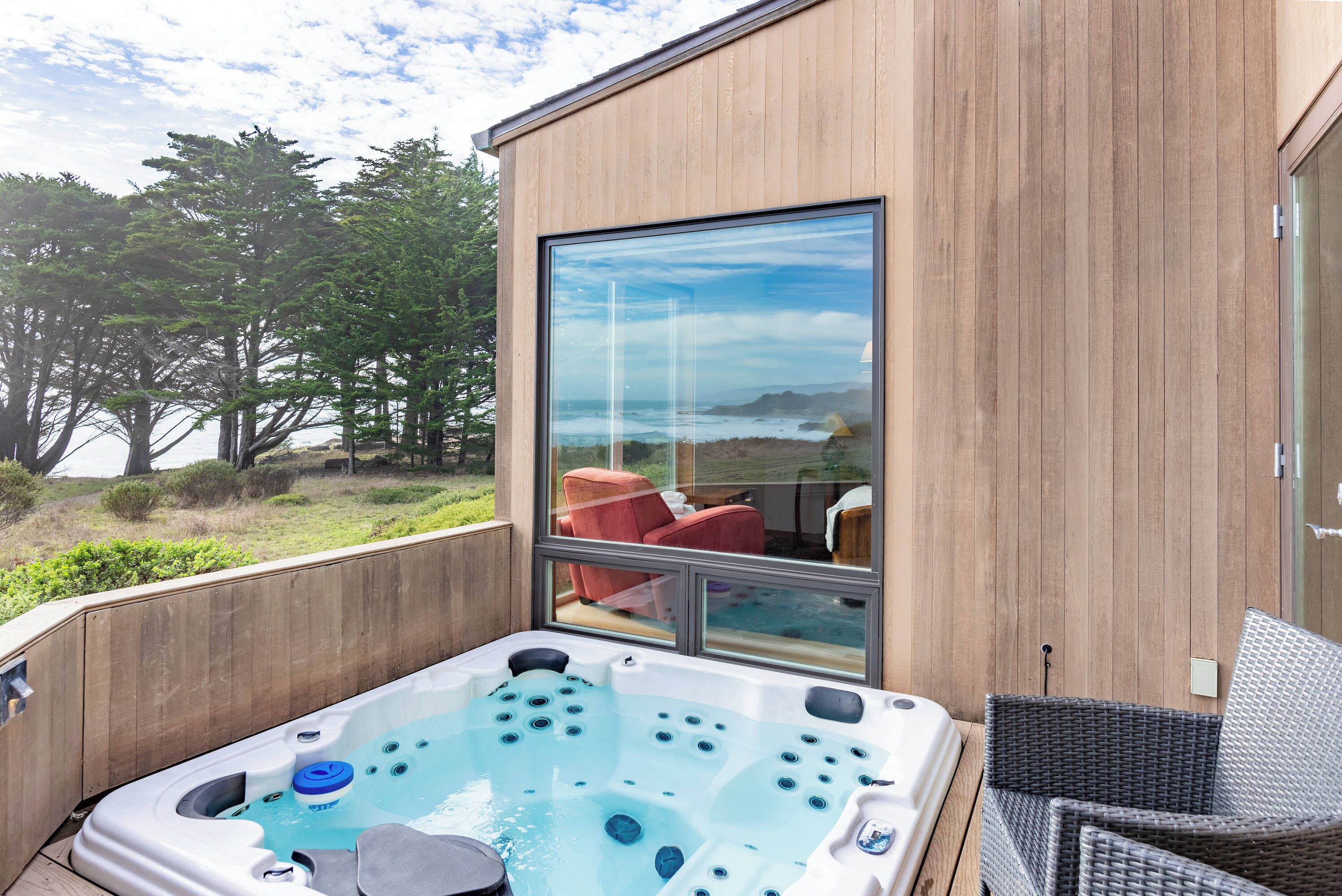 Tina de hidromasaje al aire libre