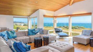 TV, fireplace, stereo