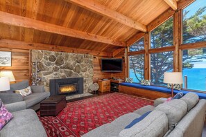 Télévision, cheminée