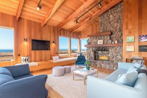 TV, fireplace, stereo