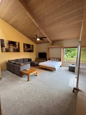 3 bedrooms, iron/ironing board, WiFi, bed sheets - Riverview | Sleeps 12! (Sea Ranch)