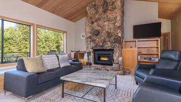 Télévision, cheminée