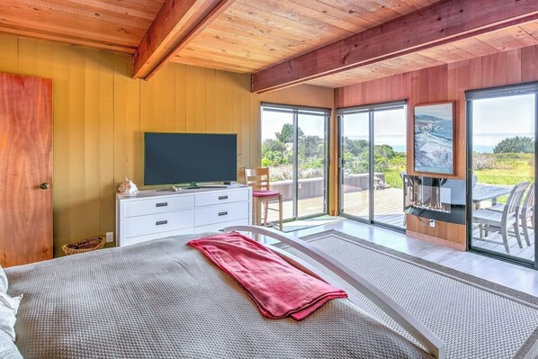 2 bedrooms, desk, iron/ironing board, WiFi