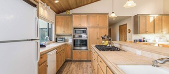 Starlight Reach | Private Hot Tub