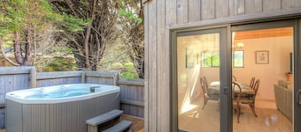 Pacific Splendor | Private Hot Tub w/ Views!