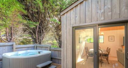 Pacific Splendor | Private Hot Tub w/ Views!