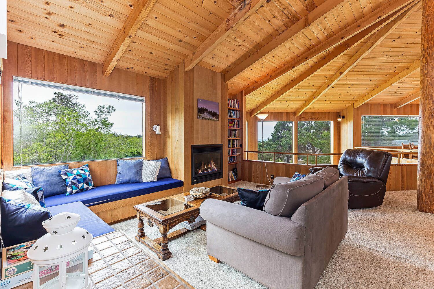 Fernseher, Kamin, DVD-Player, Stereoanlage