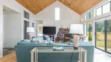 TV, fireplace, DVD player