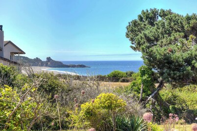 Lucky Ewe | Ocean View Retreat!