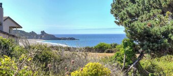 Lucky Ewe | Ocean View Retreat!