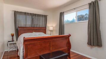 3 bedrooms, WiFi, bed sheets