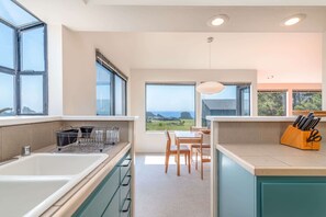 Fridge, microwave, oven, stovetop - Seal Moor | Ocean Views | Community Pool (Sea Ranch)