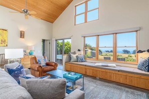 TV, fireplace - Sea Pebble – Sea Ranch Retreat! (Sea Ranch)