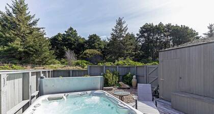 Shining Sea | Close to Beach | Hot Tub