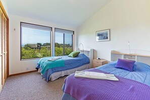 3 bedrooms, desk, iron/ironing board, WiFi