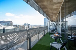 Outdoor dining - Skyline, Stunning City Views (Melbourne)