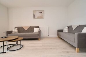 TV - Hall Lane House by Patternbricks (Coventry)