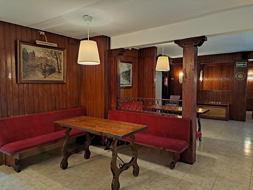 Vintage Hotel Mercedes by null