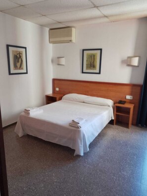 Espace de travail pour ordinateur portable, fer et planche à repasser