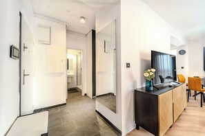 Interior - Smart Home - Gloria Apartment by Avenue with AC, WiFi in welcoming Timișoara (Timișoara)