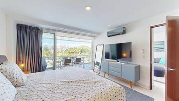 3 عدّة غرف نوم ومكواة/لوح كي وواي فاي وملاءات أسرّة