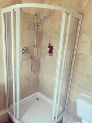 Free toiletries, towels, toilet paper - OYO The Greyhound Inn (Gerrards Cross)