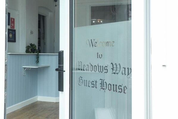 Lobby - OYO Meadows Way Guest House (Uttoxeter)