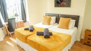 Standard Quadruple Room - OYO Meadows Way Guest House (Uttoxeter)