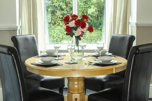 Dining - OYO Meadows Way Guest House (Uttoxeter)