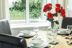 Dining - OYO Meadows Way Guest House (Uttoxeter)