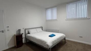 Standard Double Room, Shared Bathroom | Bed sheets