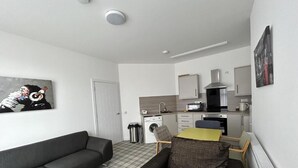 Standard Double Room, Shared Bathroom - OYO High Street Buckie (Buckie)