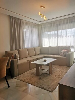 Smart TV - Opposite the sports complex (Tanger)