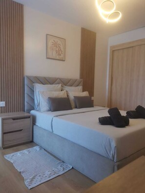 3 bedrooms, iron/ironing board, travel cot, WiFi - Opposite the sports complex (Tanger)