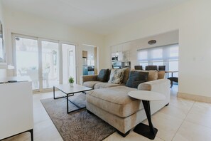 Luxury Villa, 6 Bedrooms | Living area