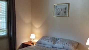 3 slaapkamers, een strijkplank/strijkijzer, reisbedje, gratis wifi