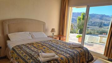 3 bedrooms, iron/ironing board, travel cot, free WiFi