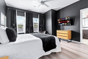 2 bedrooms, desk, iron/ironing board, WiFi - Private Oasis/Walk to the Pool/3 miles to Disney (Kissimmee)