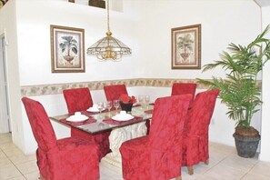 House, Multiple Beds, Pool Access, Pool View (6 bed property - Indian Creek) | Dining