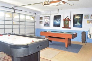 Maison, plusieurs lits, accès piscine, vue piscine (6 bed property - Indian Creek) | Salle de jeux