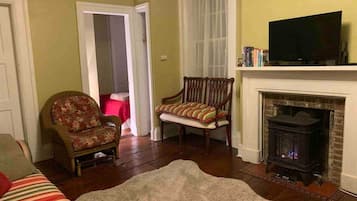 3 bedrooms, desk, iron/ironing board, WiFi