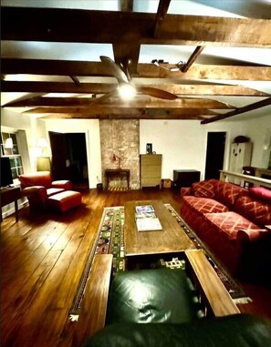 Unclassified image, 3 of 38, button - Riverfront Rustic 1824 Mansion (Troy)