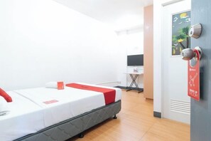 Room - RedDoorz @ CAA Road Las Pinas (Las Pinas)