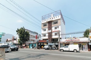 Exterior - RedDoorz @ CAA Road Las Pinas (Las Pinas)