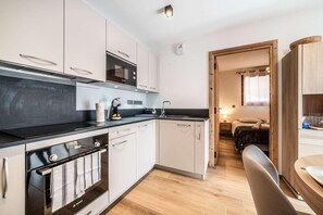 Fridge, microwave, oven, coffee/tea maker - 140m from ski lifts, 2nd floor, balcony, parking, tv, ski locker, 56m², Morzine (Morzine)