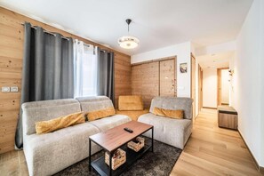 Living area - 140m from ski lifts, 2nd floor, balcony, parking, tv, ski locker, 56m², Morzine (Morzine)