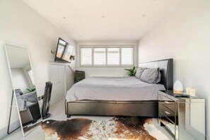 2 habitaciones, tabla de planchar con plancha, wifi y ropa de cama 