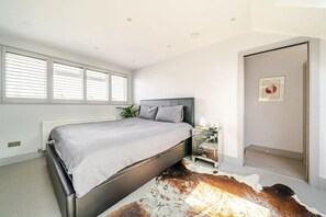 2 slaapkamers, een strijkplank/strijkijzer, wifi, beddengoed