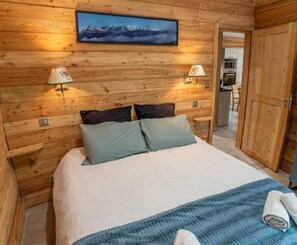 4 bedrooms, WiFi, bed sheets